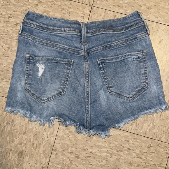 Hollister Distressed Denim High Rise Short-Short in Medium Indigo size 1 (25w) - Picture 7 of 16